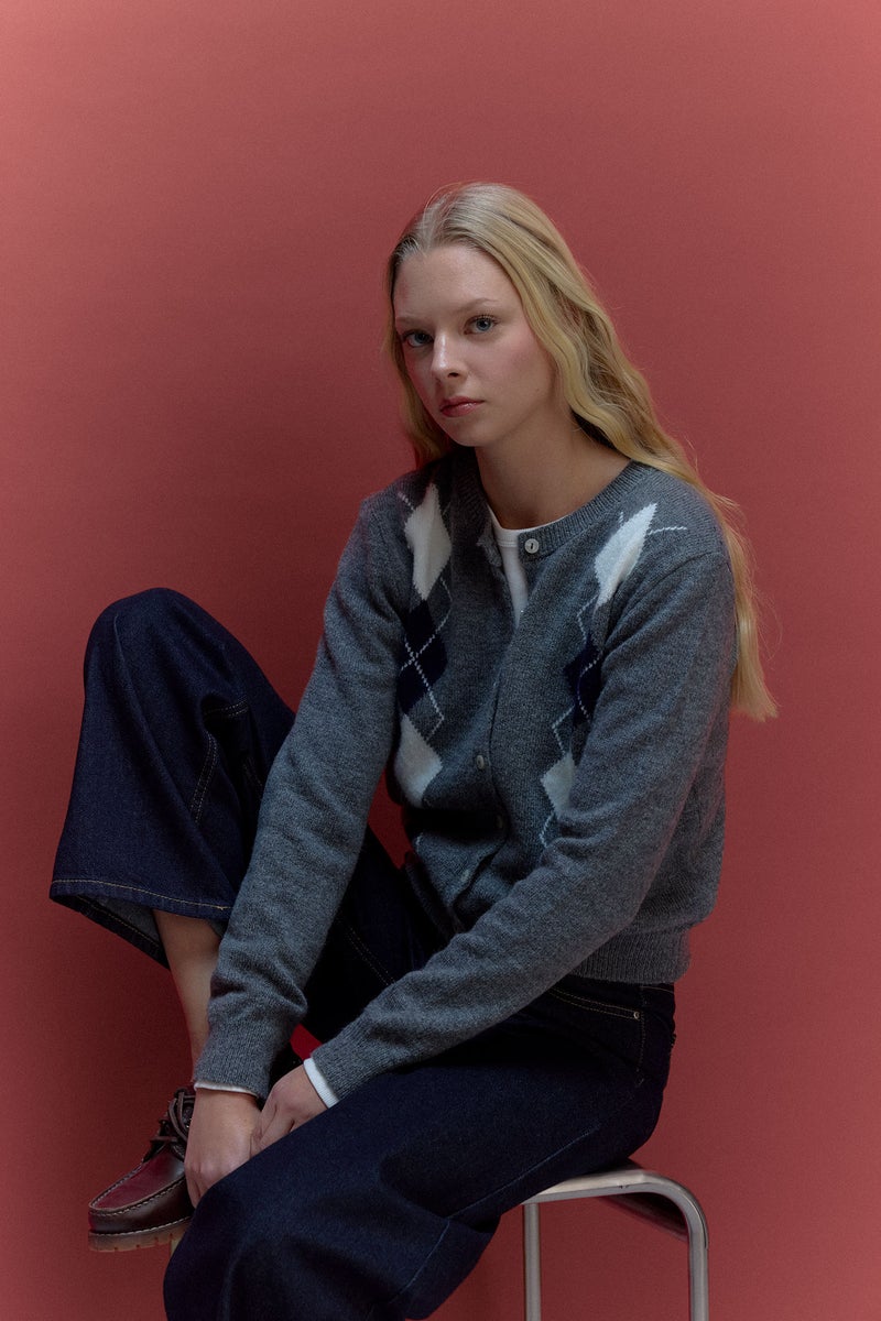 ديفاكتو كارديجان قصة عادية برقبة مستديرة - Image 1